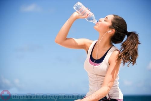 Uống nước giúp tránh nổi mẩn ngứa hiệu quả